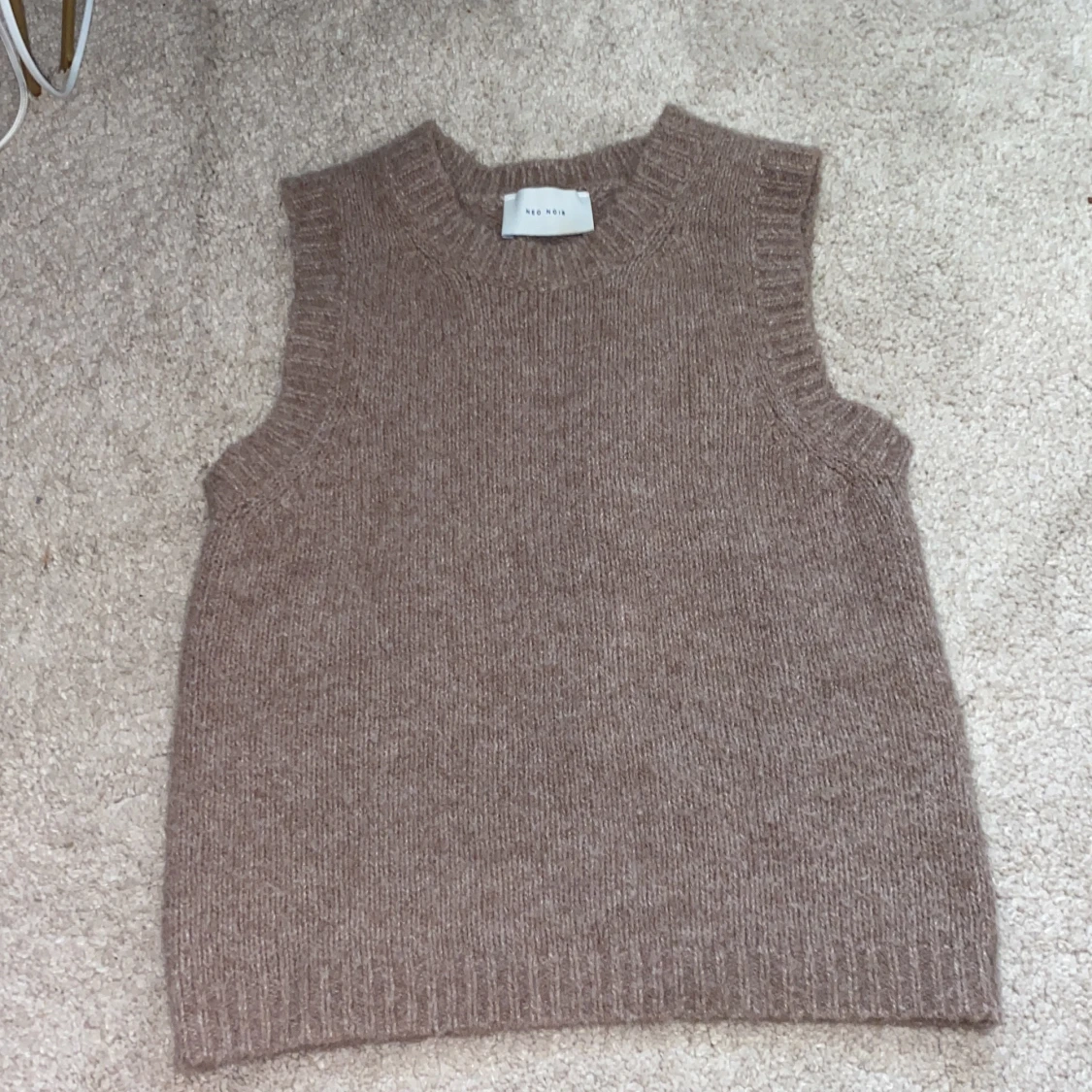 Stickad väst NEO NOIR