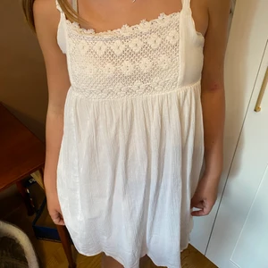 Linne/klänning - Säljer denna as vackra klänning men man kan även ha de så ett linne🥰