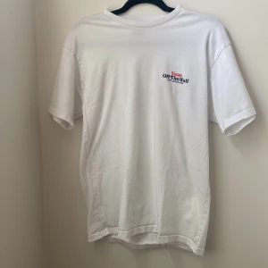 Vans tröja M - Vit vans tröja med tryck på baksidan. Nästan aldrig använd.