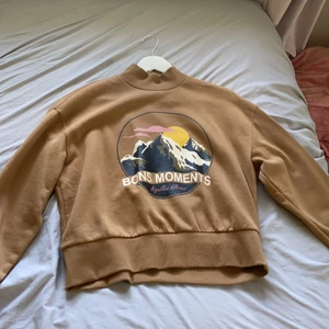 Brun sweatshirt  - Brun sweatshirt från H&M.