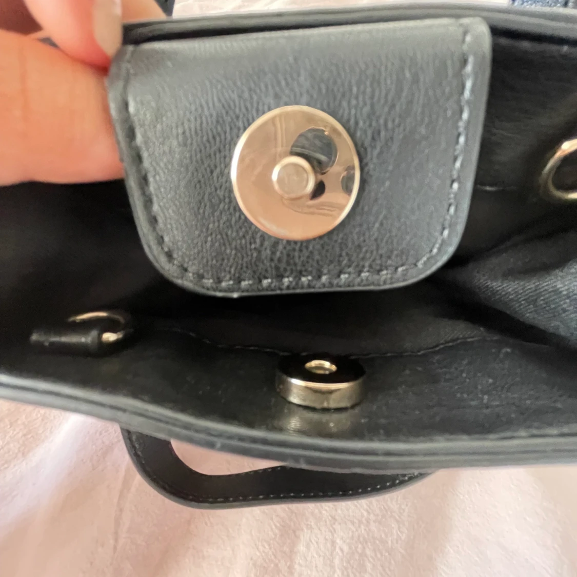 Fake guess väska. - 91