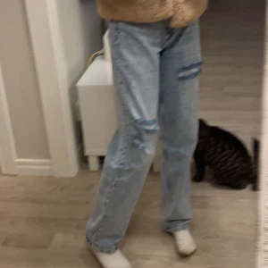 Jeans från hm  - Jeansen är knappt använda och är därför i väldigt bra skick<3
