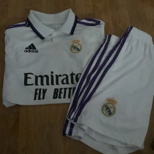 sett - äkta, settet är köpt i London, nypris: 163₤ GBP (brittisk pund)