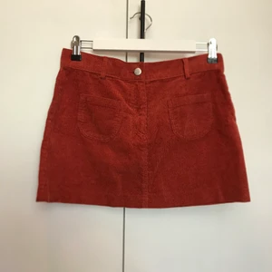 Manchester minikjol - Minikjol i röd Manchester från, jättefint skick! 