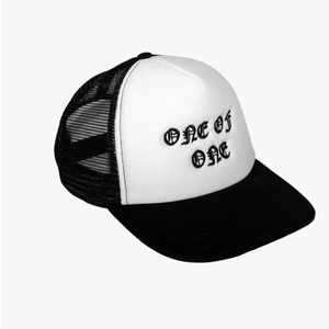 One of one keps - Keps från One of One som köptes för ett par månader sedan. Kepsen är använd men i mycket gott skick, som bilderna visar. Frakt ingår ej i priset! 