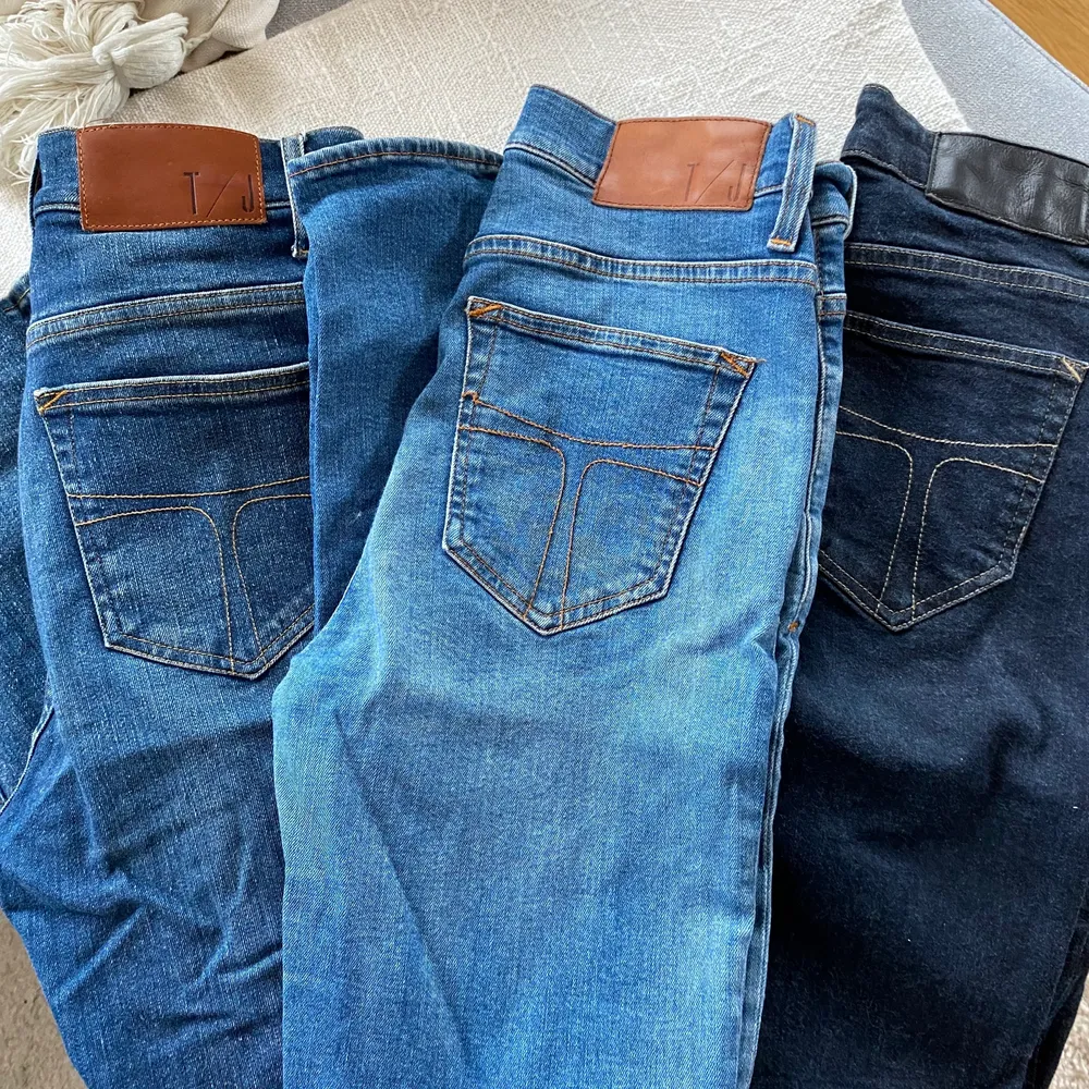 Säljer jeans från tiger of sweden då dem inte kommer till användning längre. Stretchigt material! Lite högre midja och smala nertill.  Style: slight. Jeans & Byxor.