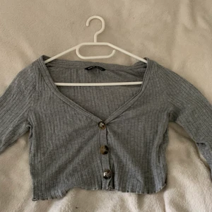Grå topp  - Fin grå topp, aldrig använd endast testad🙌🏼💓