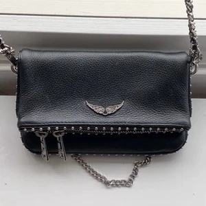 Zadig väska - Instessekoll på min älskade Zadig väska. Säljer bara vid bra bud. Jätte bra skick❤️