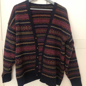 Stickad kofta! - Stickad kofta i fint skick! Passar som L🥰