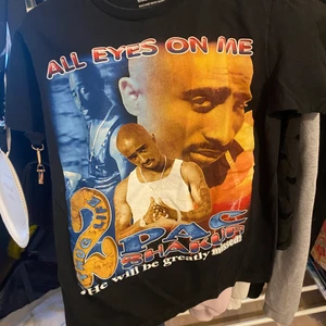 Tupac tröja - Sparsamt använd tupac tröja, minns inte var den är köpt<3