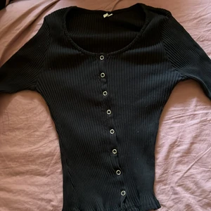 Långärmat  linne - Långärmat linne från Nelly super söt. 