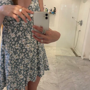 Klänning  - Jättesöt sommarklänning från Nelly’s egna märke. 