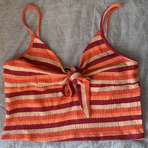 Topp - Oanvänd topp i storlek L men är mindre i storleken och passar även en storlek M