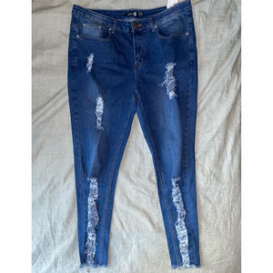 Jeans  - Oanvända jeans i storlek 44 (UK 16) (XL)  men är mindre i storleken och passar bäst på en storlek M-L