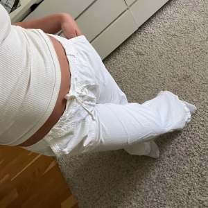 Linnebyxor - Så fina linnebyxor, ej genomskinliga! (Storlek L men passar mig som vanligtvis är en S)