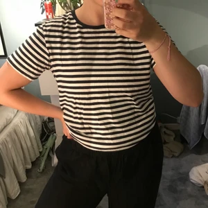 Tshirt - Randig tshirt i storlek small men passar även medium!💞