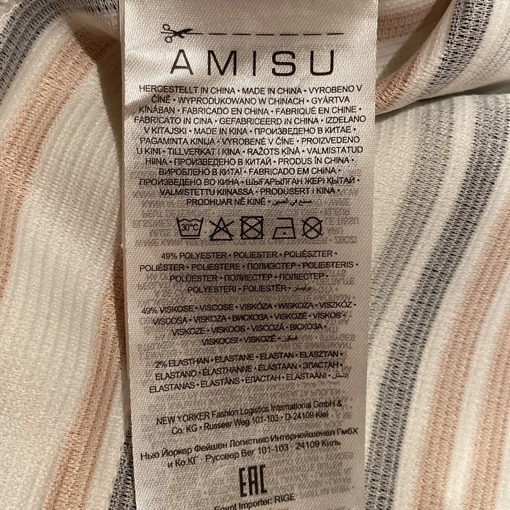 New Amisu kavaj. Material: 49%polyester, 49%viskose,2%elasthan. Washable on 30. Made in China. . Kostymer.