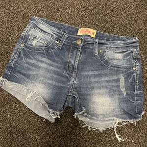 Jeansshorts  - Jeansshorts i storlek 146