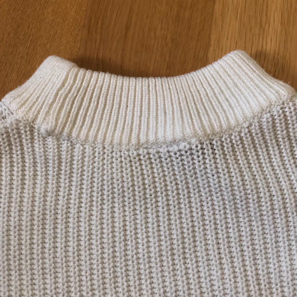 Croppad vit stickad tröja - 90