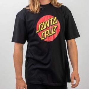 Svart t-shirt från santa cruz. Fint skick.