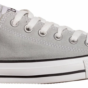 Grå converse - Ljusgrå converse i nyskick endast använda en gång!! Stl 39 och Jätte snygga⚡️⚡️