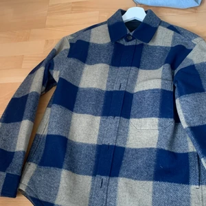 Jacka - Säljer denna jacka för 120kr inklusive frakt. Aldrig använd 