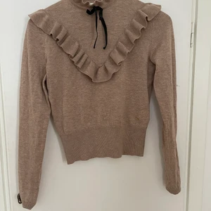 Tröja från lindex!!♥️ - Tröjan är nästan ny, jag använde den 2-3 gånger, skriv för fler frågor!