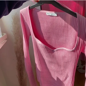 Zara tröja  - Säljer denna super fina tröjan från zara då den inte kommer till användning!💗