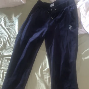 Juicy contoure - Jag säljer dessa byxor pågrund av att jag inte använder dem längre och dom ligger i min garderob bara dem är slutsålda överallt också