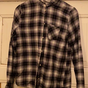 Rutig skjorta  - Använd några gånger 