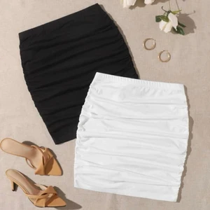 Vit kjol - Säljer den vita kjolen eftersom att jag bara ville ha den svarta och då man var tvungen att köpa båda! Jättefint skick då den aldrig är använd!