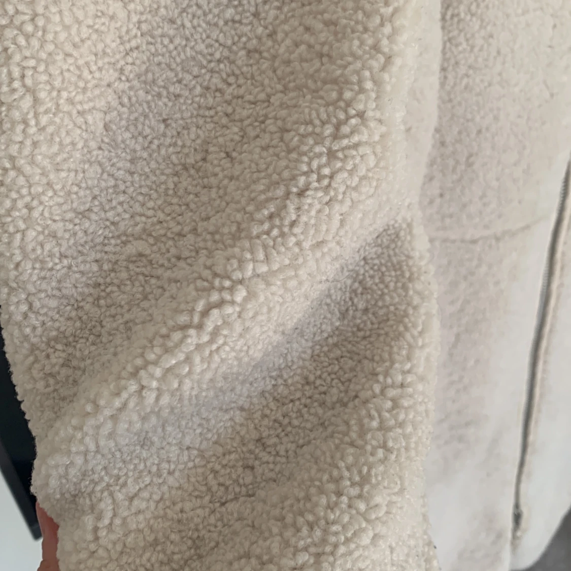 Vit/creme fluffig kappa - 90