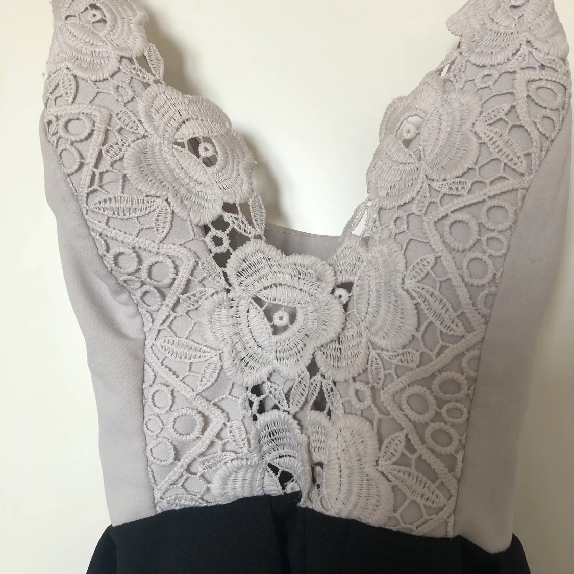 Playsuit med brodering  - 90