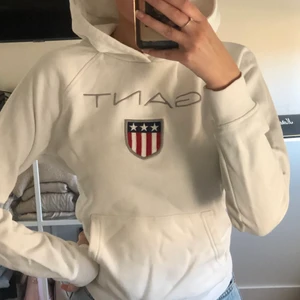 Gant hoodie - Säljer nu min gant hoodie i storlek 164 men den är mer som en xs/34🌸
