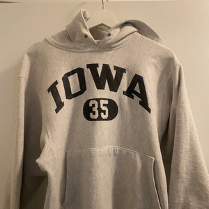 Vintage hoodie - Revearse Weave Hoodie vintage, trasig ute på armen.