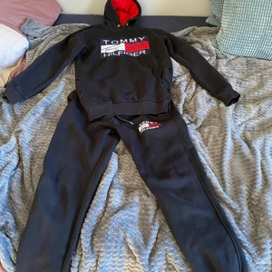 Tommy Hilfiger dress (svart) - Tommy Hilfiger dress (svart) knappt använd storlek S