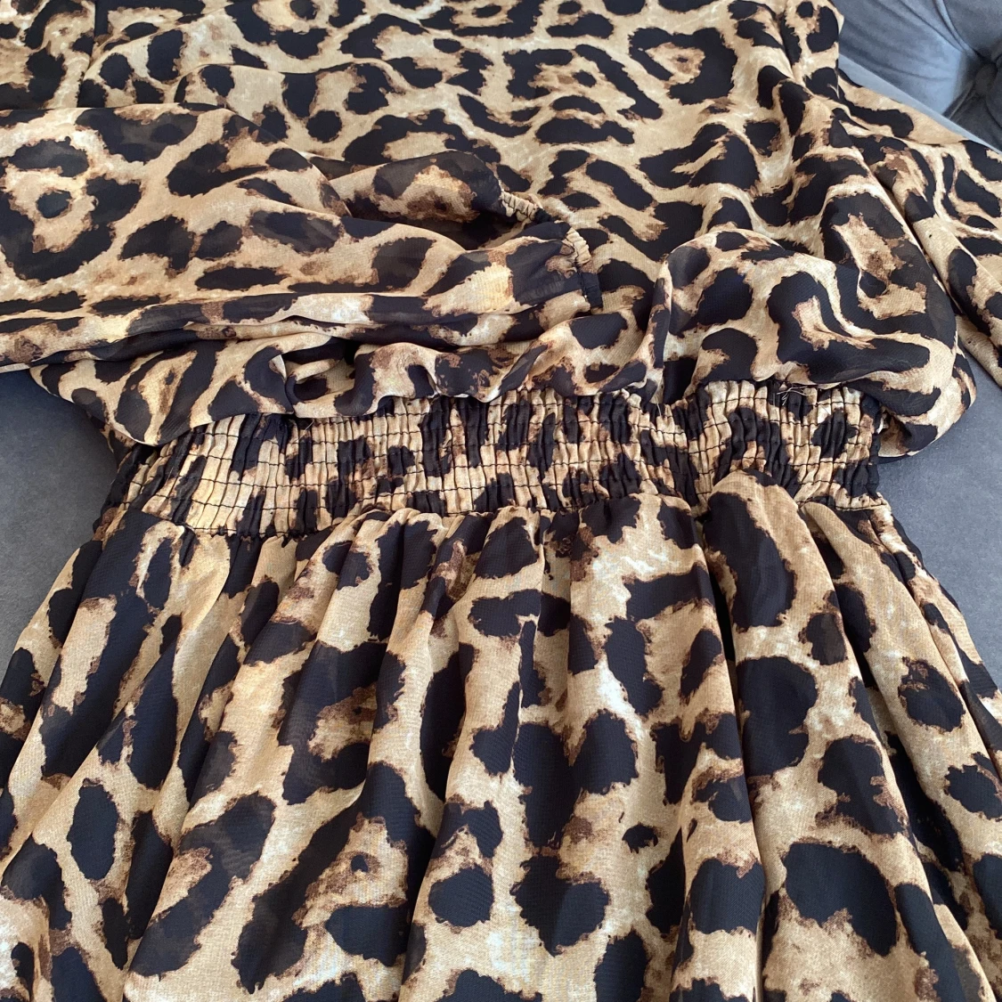 Leopard mönstrad klänning i storlek m  - 91