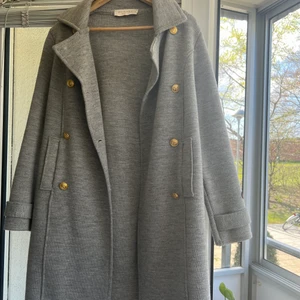 Busnel kappa - Säljer min fina busnel kappa som är använd fåtal gånger. Nypris ca 5000