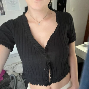 Kroppad topp - Superfin topp från zara med knappar❤️storlek M men e liten i storlek 