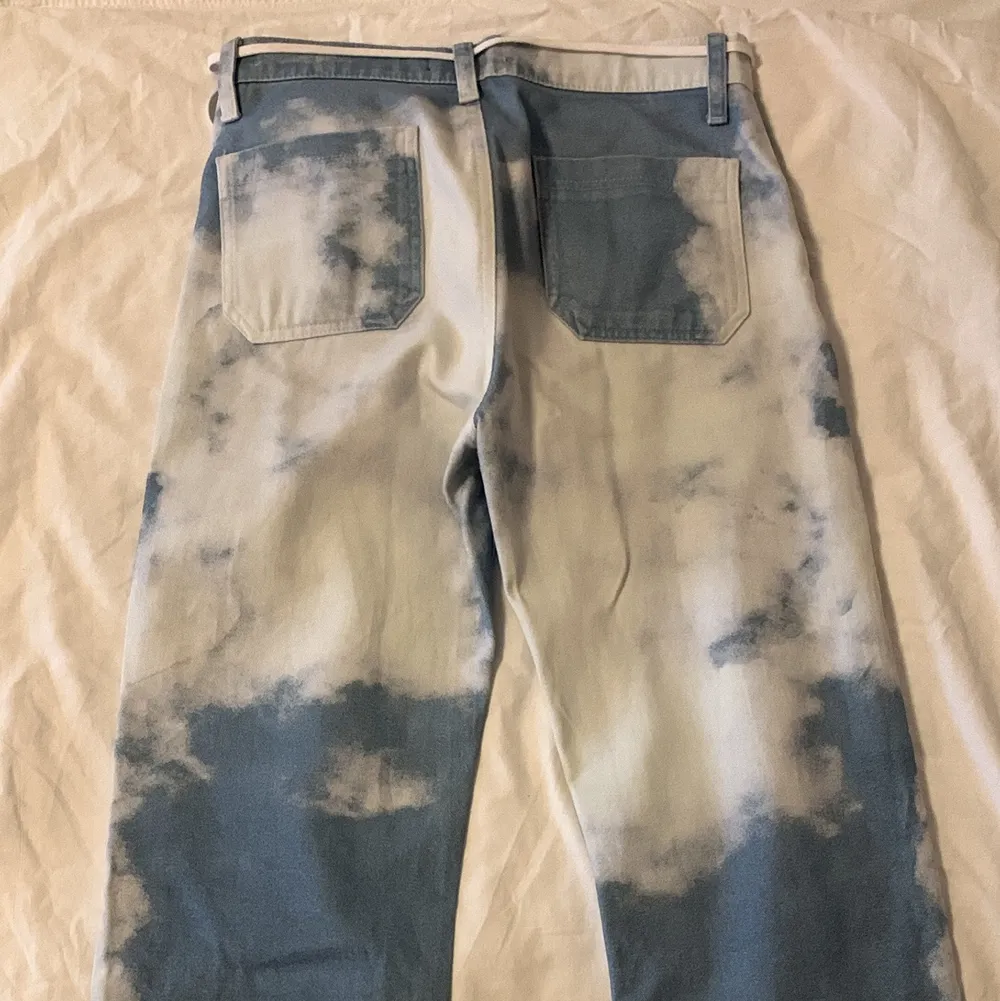 Cloud jeans från Jaded London i storlek 30/32.. Jeans & Byxor.