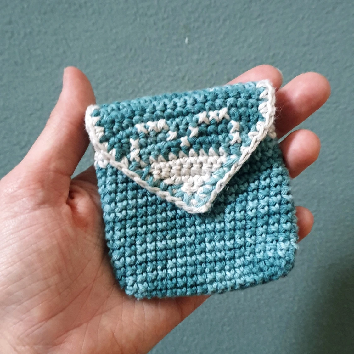 ♡Virkad liten påse med knapp♡