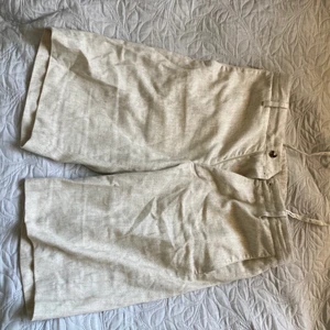 Linneshorts - Säljer mina linneshorts i storlek M från zara