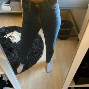 Jeans från Only i storlek 27/34. Aldrig använda så är i väldigt bra skick💞
