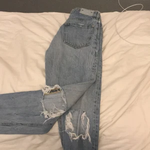 Jeans - Jeans från carlings köpt för 600kr men säljer för 150kr. Aldrig använda på grund av att jag beställde i fel storlek då det var försent att skicka tillbaka. Storlek xxs/32