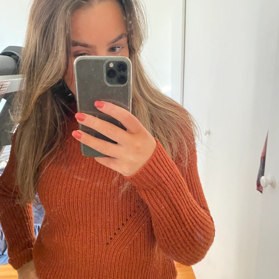 Brun/röd stickad - 90