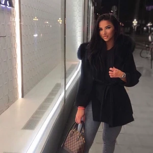 Pälskappa - Helt oanvänd med original förpackning i storlek S, önskade mig en annan färg men försen med retur annars jättesnygg! Köpt för 2400kr (inte min bild).