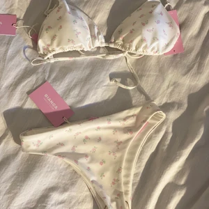 Bianca X NELLY - Säljer denna slutsålda bikinin från Bianca Ingrossos kollektion med Nelly. Helt oanvänd! Toppen är i M och underdelen i XS. 