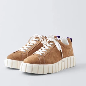 Eytys odessa orange mocka - Riktigt fint skick! Köptes för 1790kr och dustbag finns kvar. Vid intresse skriv för fler bilder😋⭐️⭐️