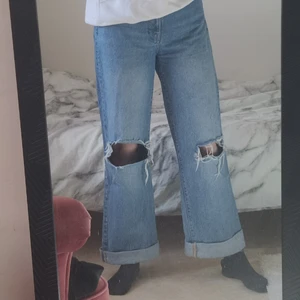 Jeans - Ett par blåa jeans från lager 157.  Längst ner går det att vika upp om man vill🙂