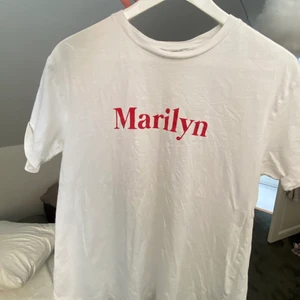 T-shirt  - Från Pull and bear 